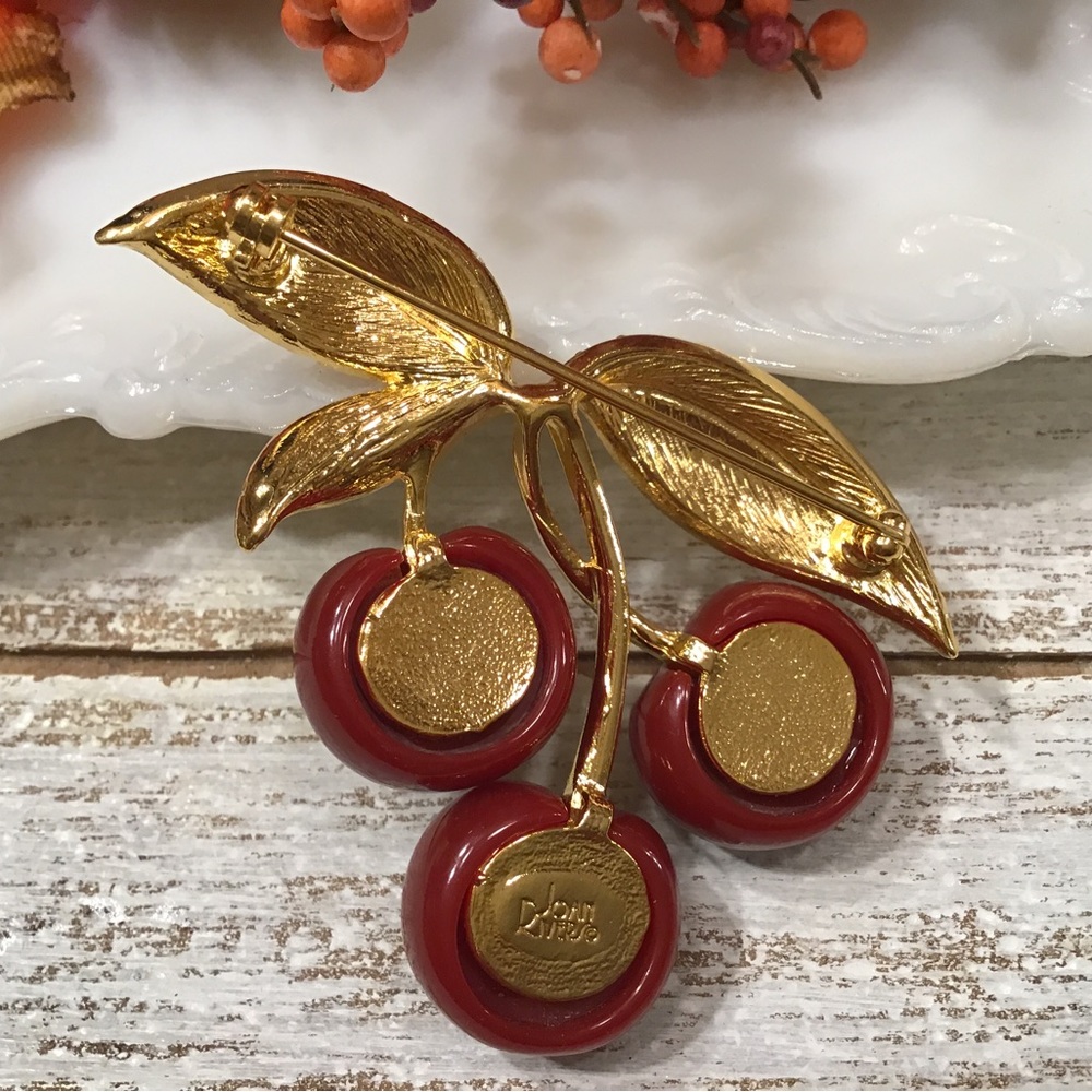 Joan Rivers Brooch - Picture 5 of 5